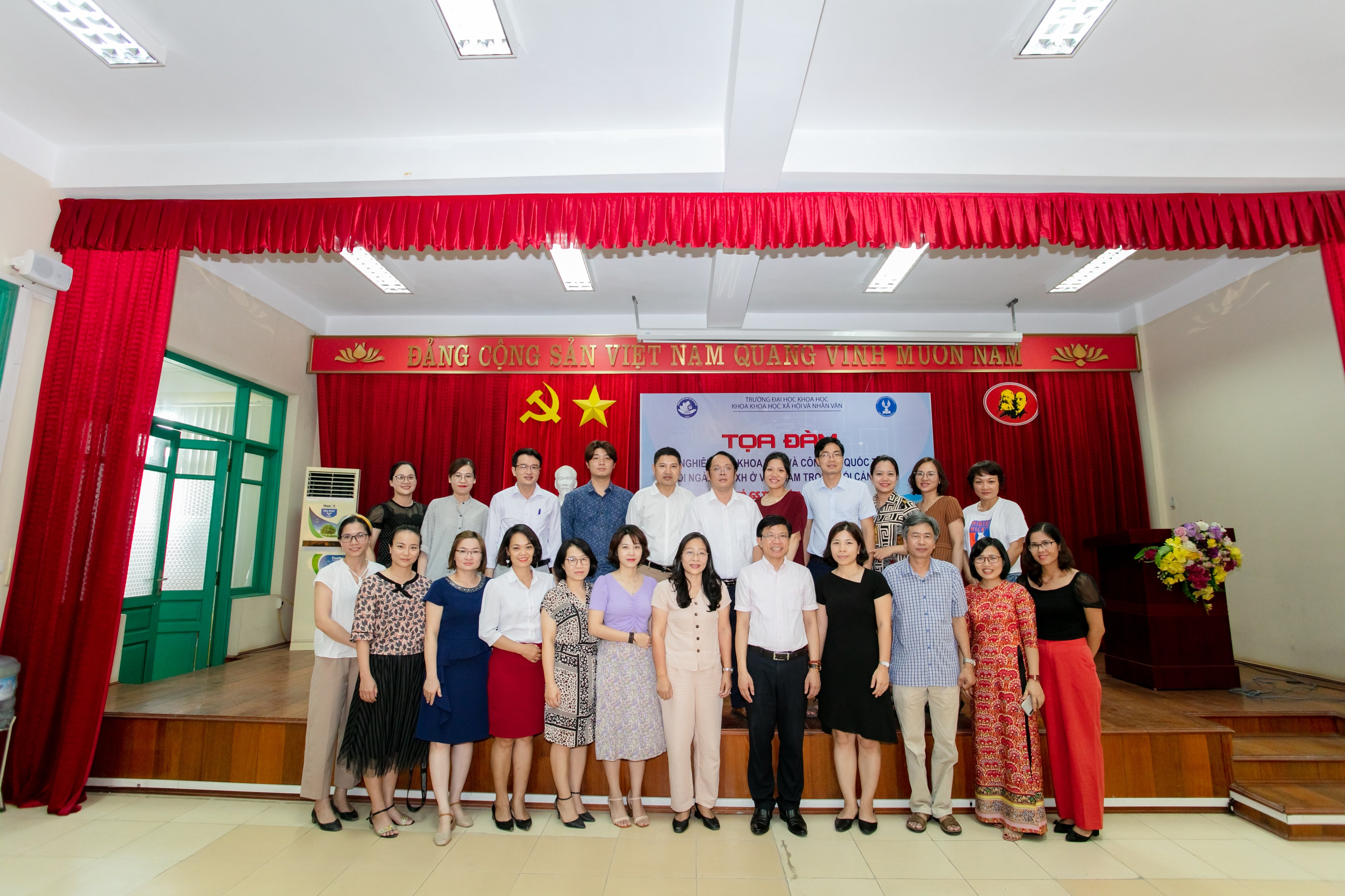 Tọa đàm “Nghiên cứu khoa học và công bố quốc tế khối ngành KHXH ở Việt Nam trong bối cảnh mới”