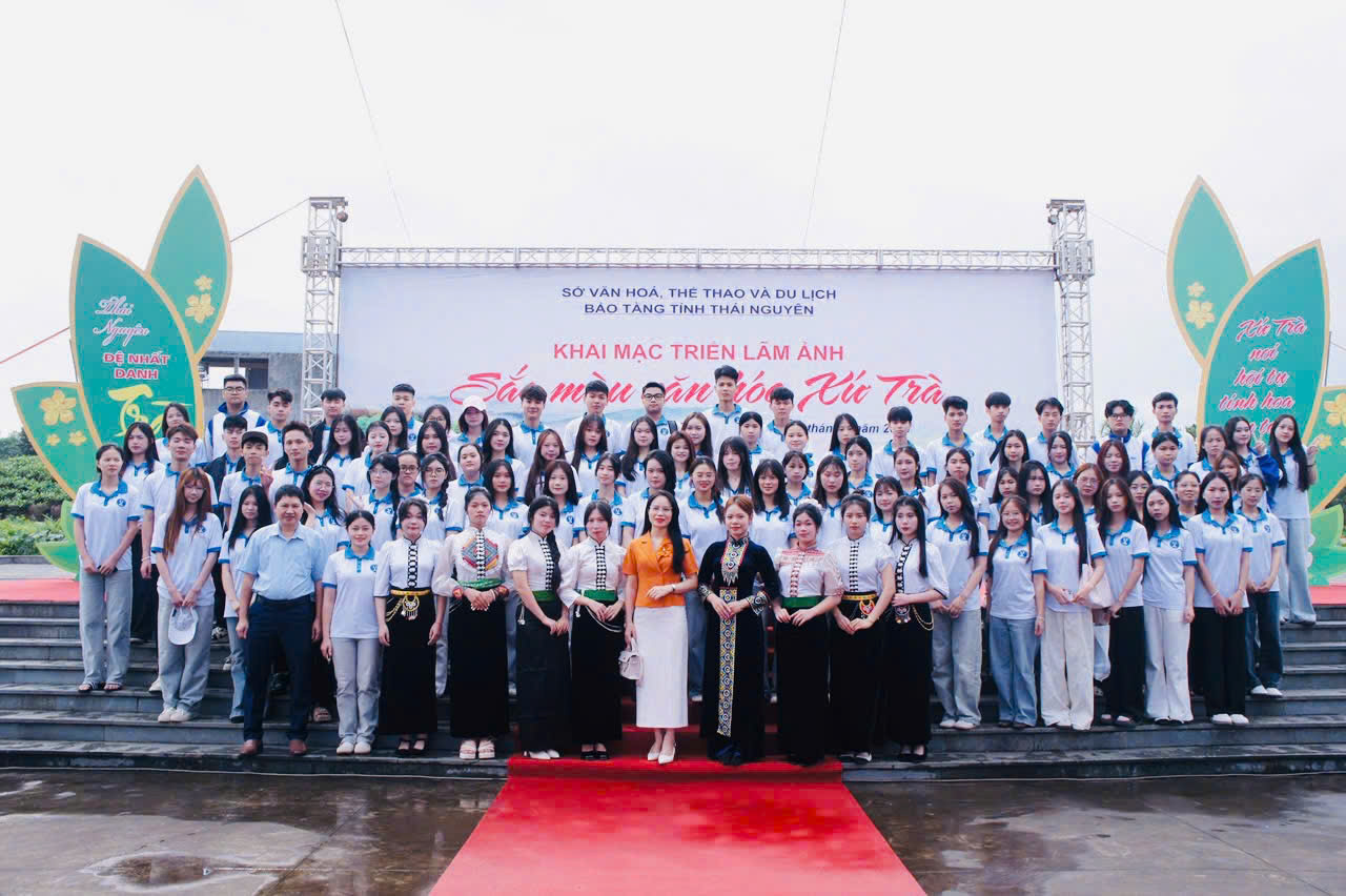 SINH VIÊN NGÀNH LỊCH SỬ THAM DỰ KHAI MẠC TRIỂN LÃM SẮC MÀU VĂN HÓA XỨ TRÀ NĂM 2026