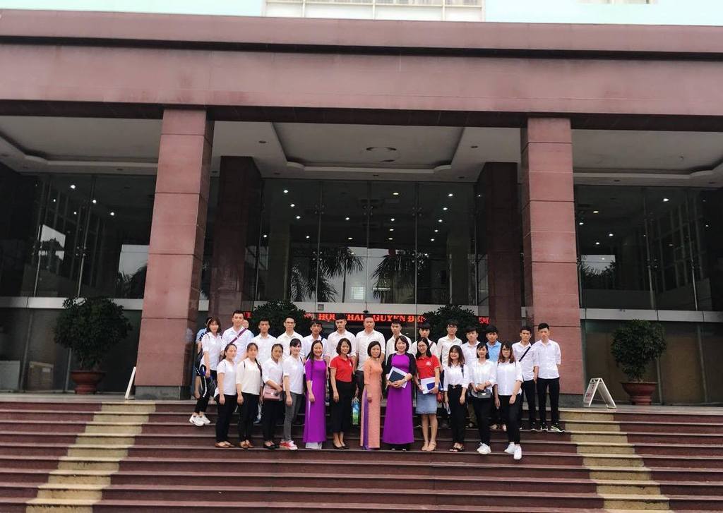 Lớp Khoa học quản lý K15 tổ chức Thực tế chuyên môn 1 tại Trung tâm Hành chính công Tỉnh Quảng Ninh