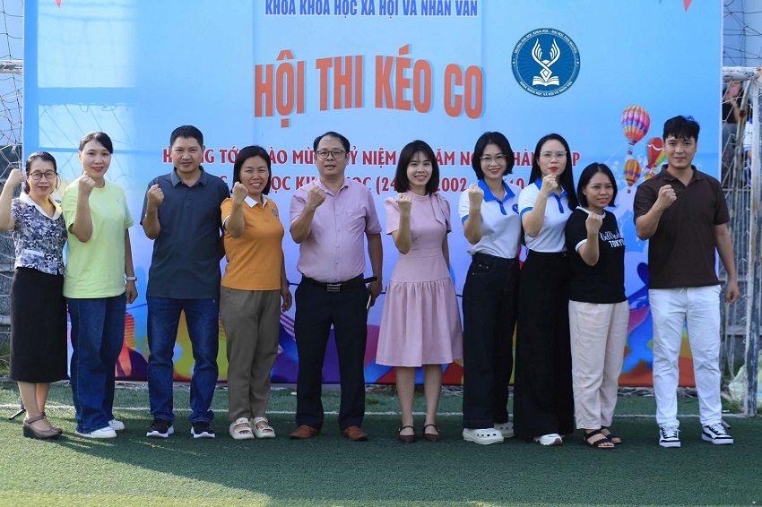 Khoa khoa học xã hội & Nhân văn tổ chức Hội thi kéo co -  nhân dịp năm học mới, kỉ niệm 23 năm thành lập TNUS