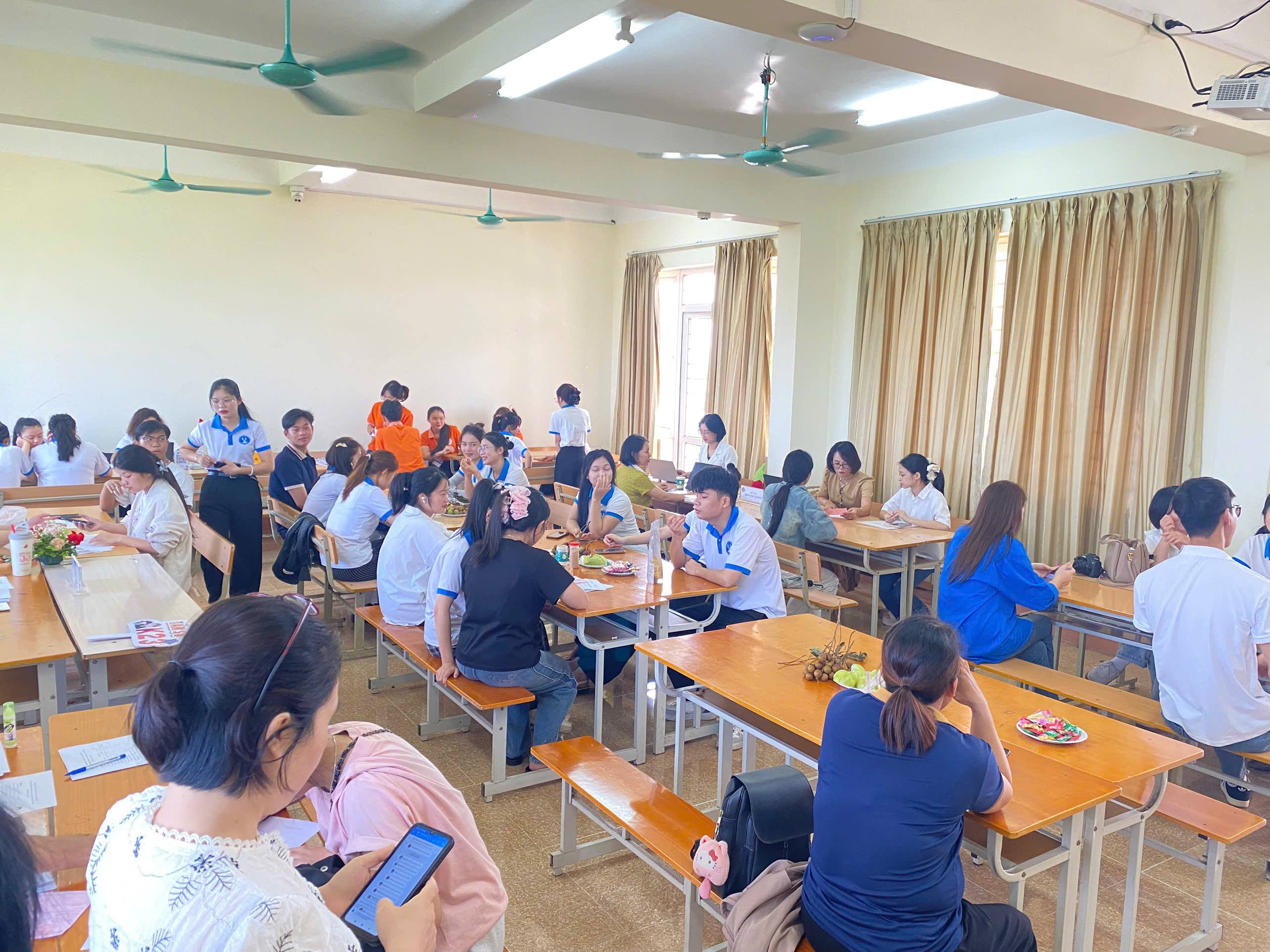 Ngày thứ 2 nhập học của sinh viên Khoa Khoa học Xã hội & Nhân văn!