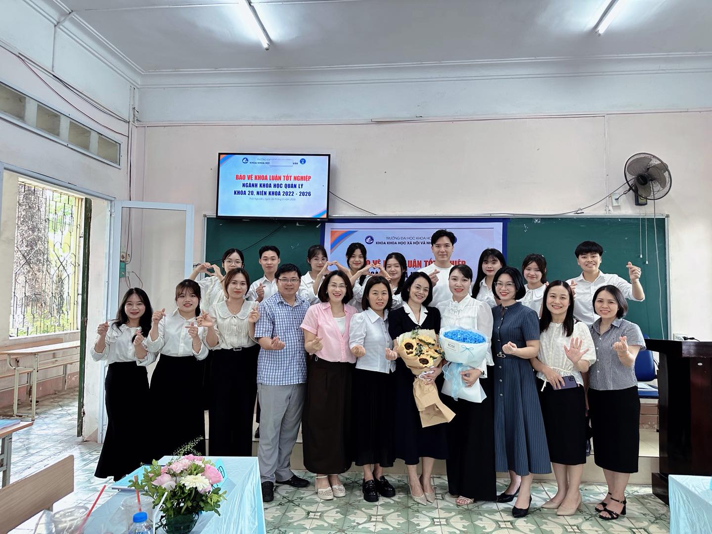 K20 KHOA HỌC QUẢN LÝ BẢO VỆ THÀNH CÔNG KHÓA LUẬN TỐT NGHIỆP